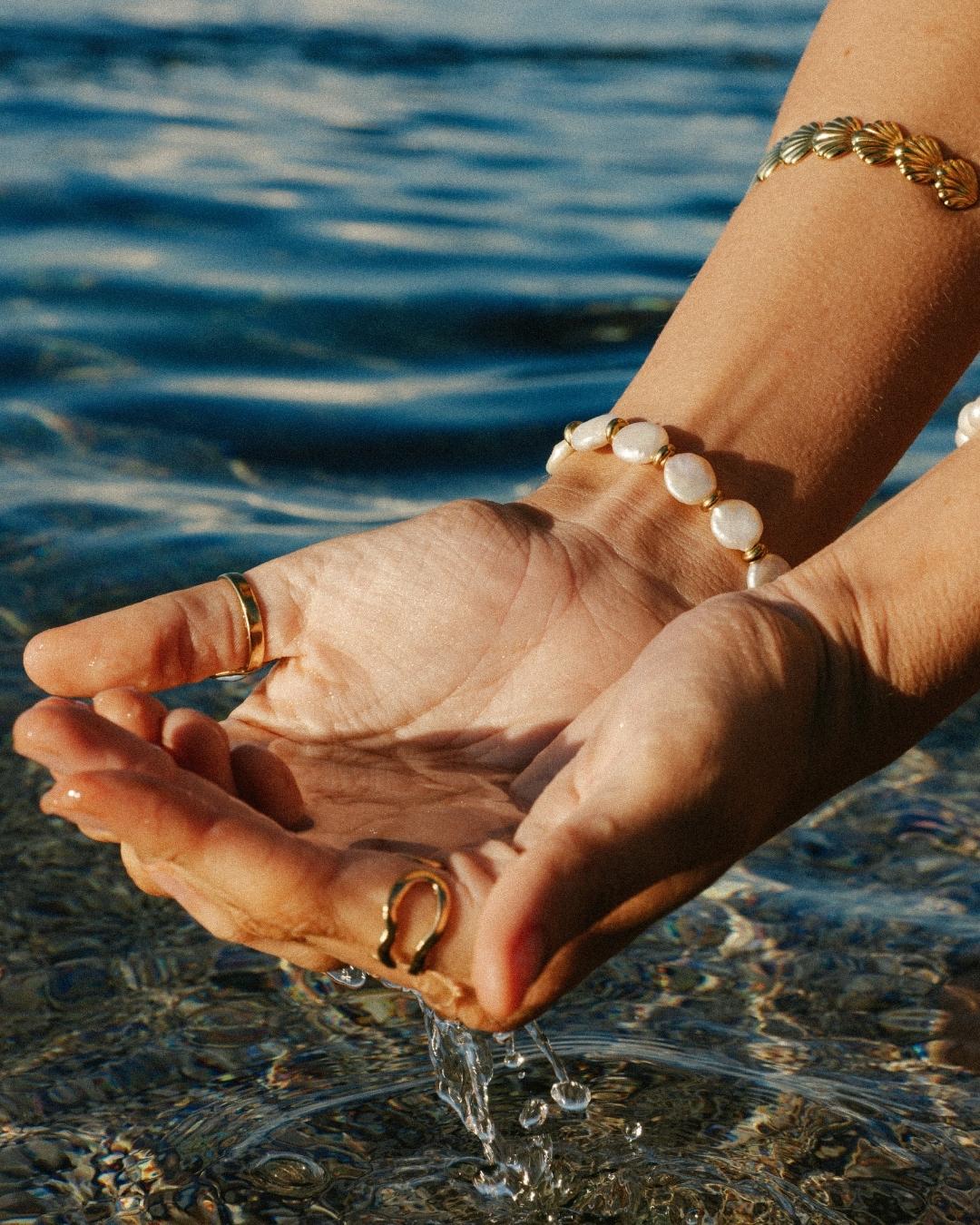 18 gold plated stainless steel pearl bracelet