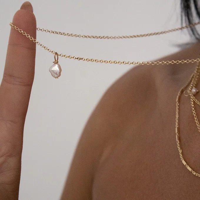 haylo and co wavy pearl pendant