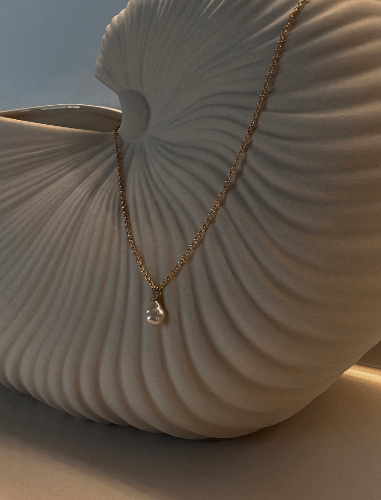Wavy Pearl Pendant - Haylo & Co.