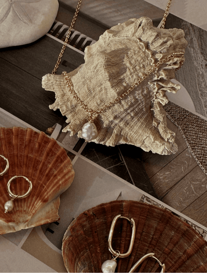 Wavy Pearl Pendant - Haylo & Co.